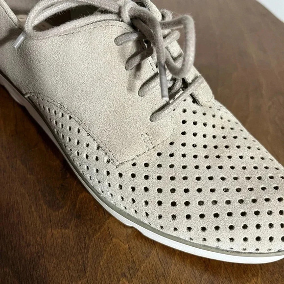 Women’s Clarks Evie Bow tan suede Oxford size 6.5 - Picture 5 of 7